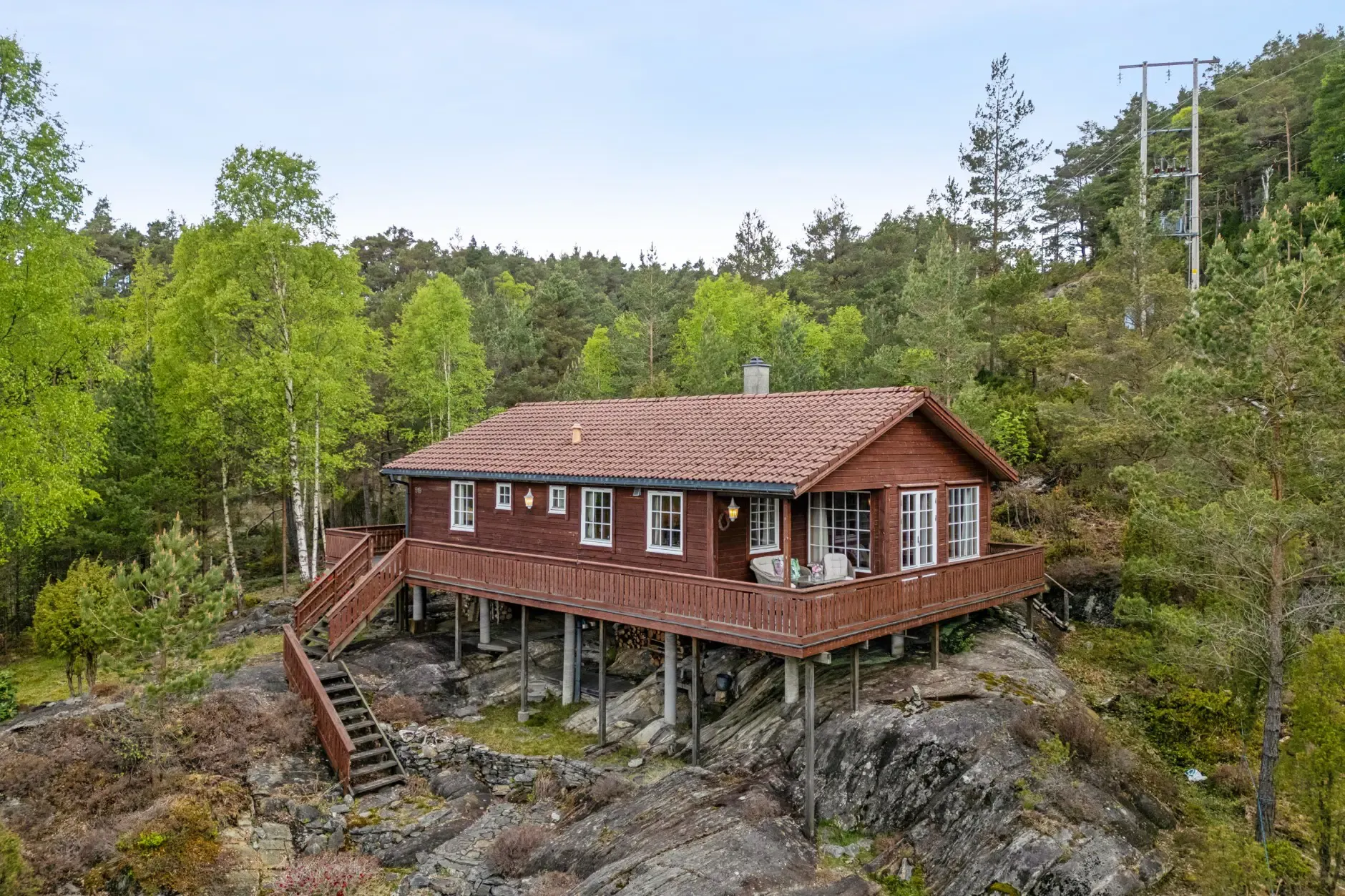 1990s Country House with Terrace and Garden in Arnavik, Norway - Image 1