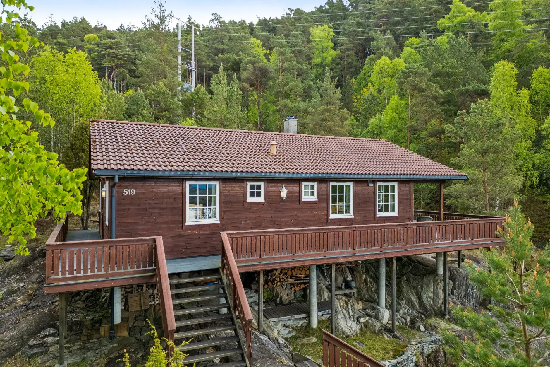1990s Country House with Terrace and Garden in Arnavik, Norway - Image 2