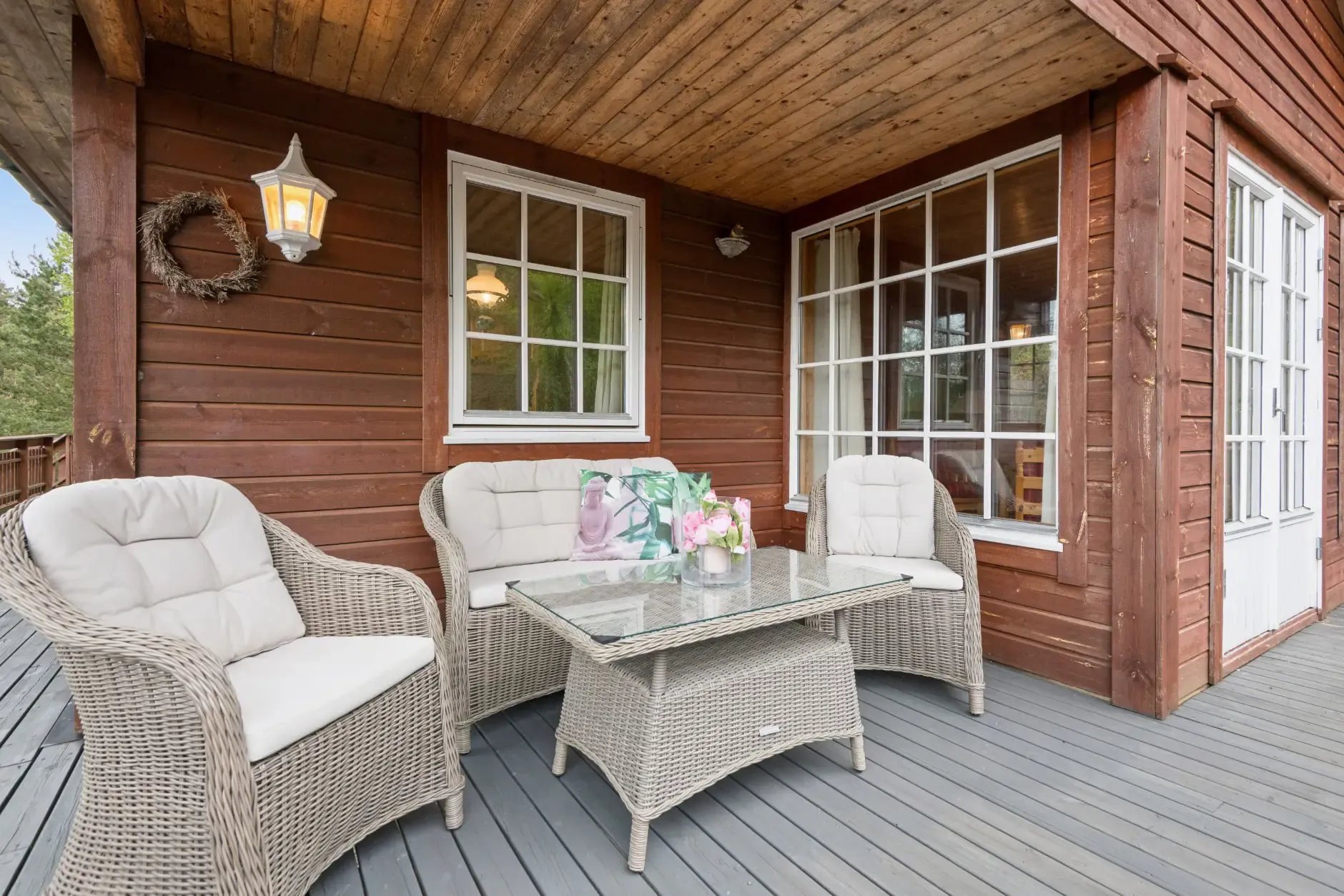 1990s Country House with Terrace and Garden in Arnavik, Norway - Image 3