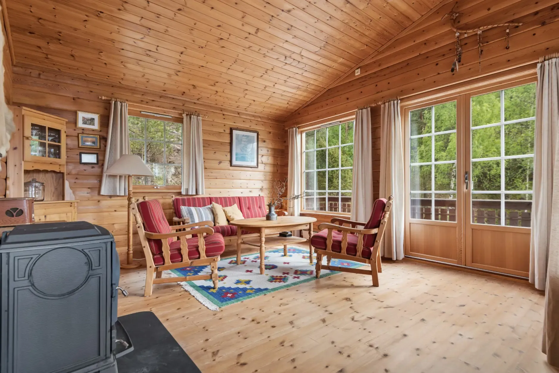 1990s Country House with Terrace and Garden in Arnavik, Norway - View image 9 of 38