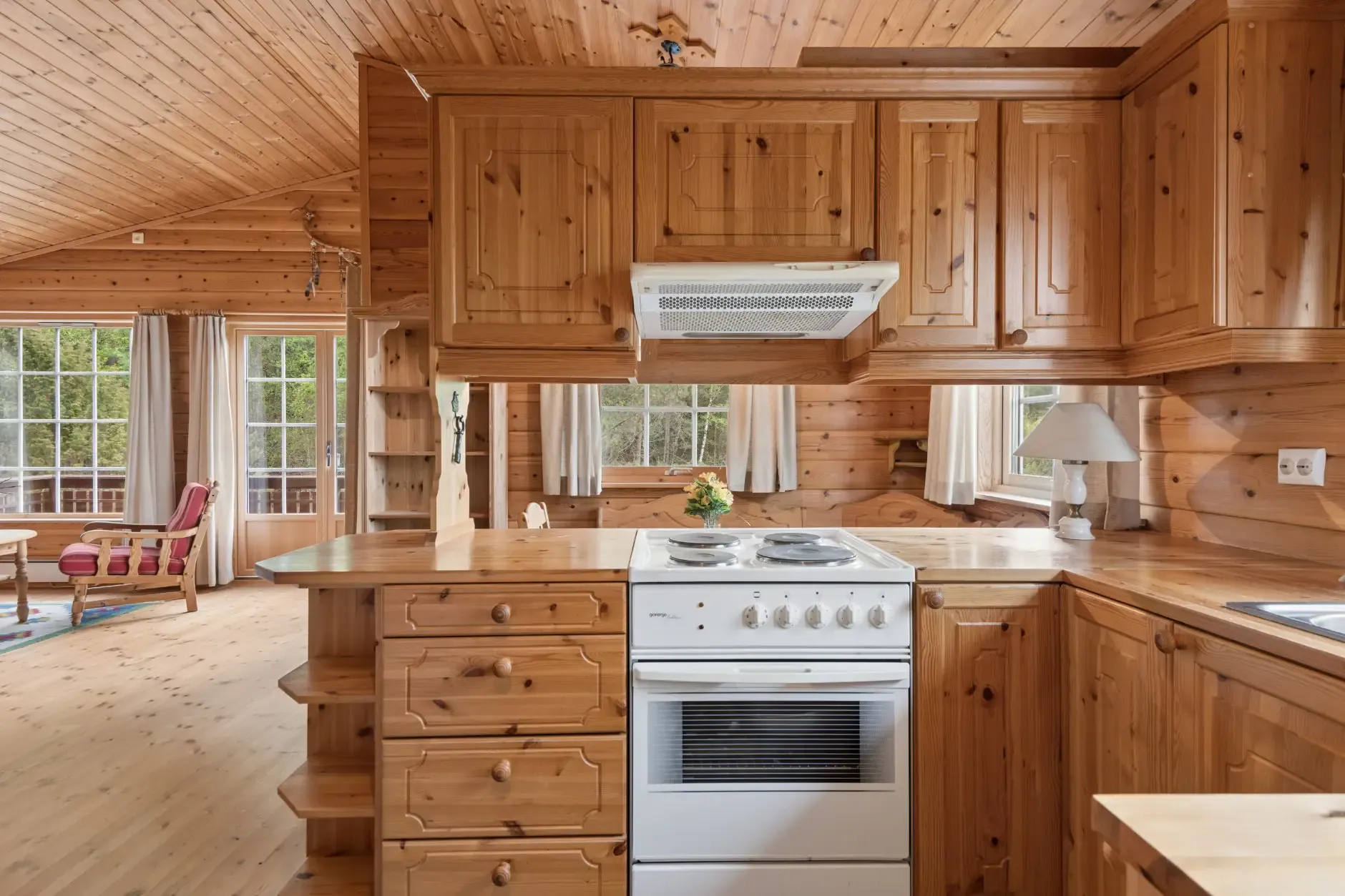 1990s Country House with Terrace and Garden in Arnavik, Norway - View image 13 of 38