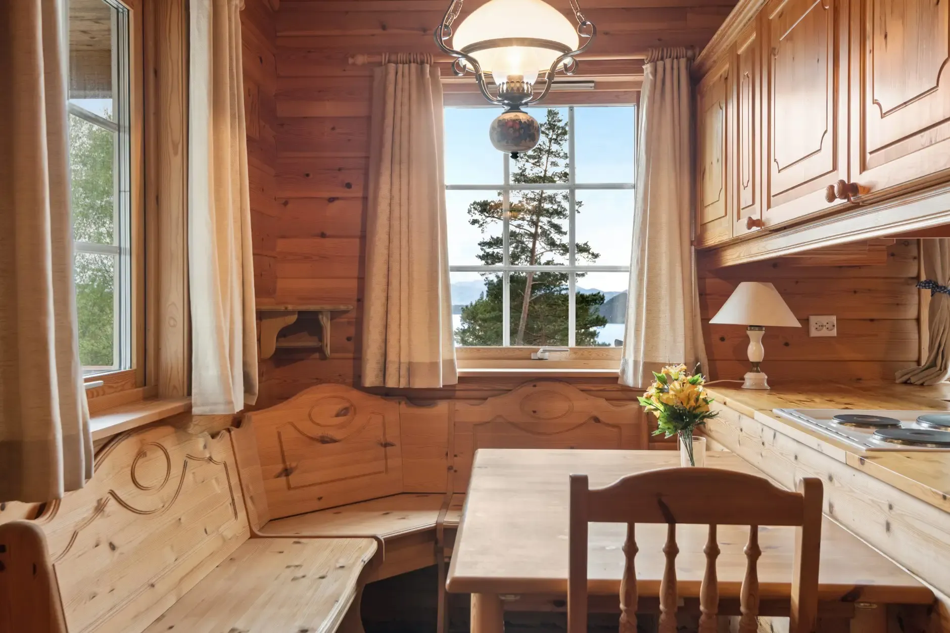 1990s Country House with Terrace and Garden in Arnavik, Norway - View image 17 of 38