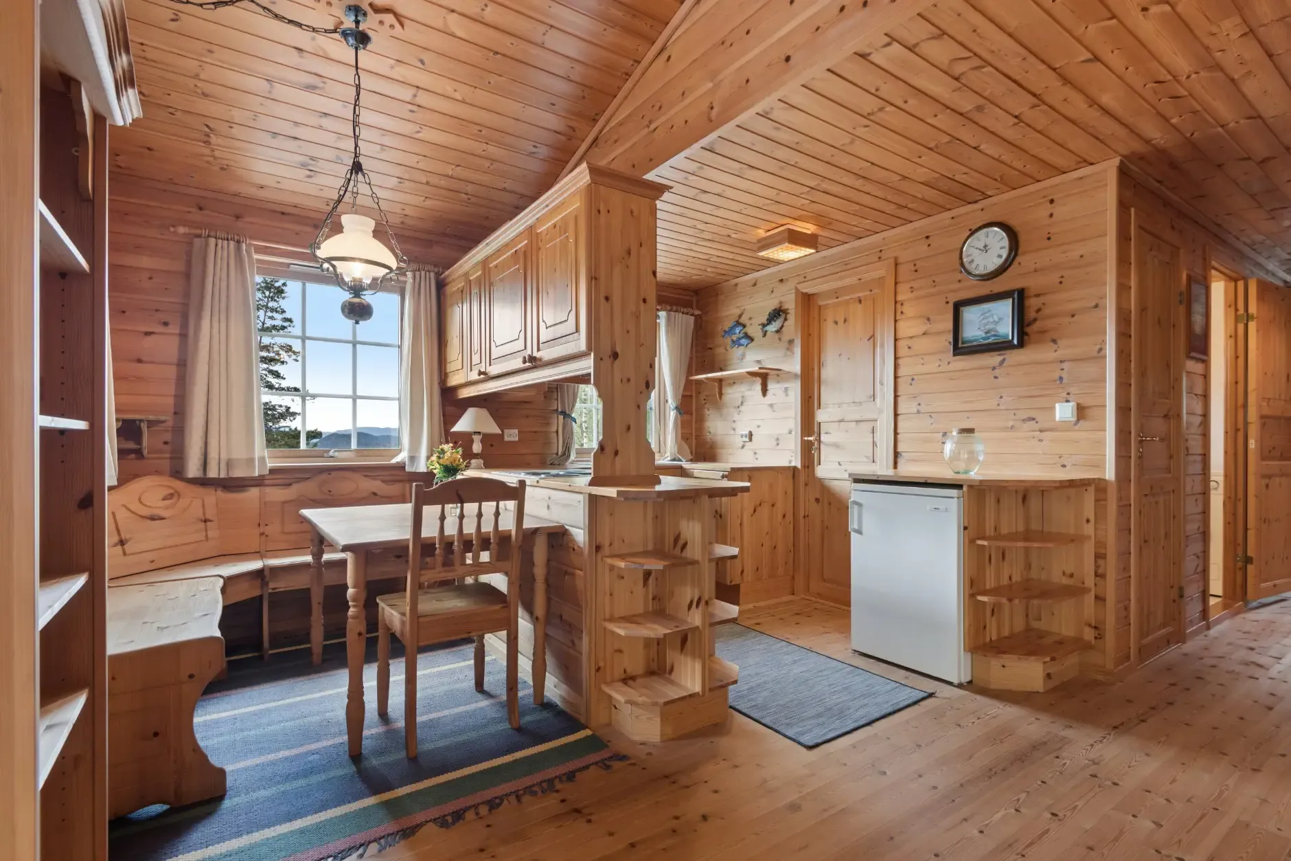 1990s Country House with Terrace and Garden in Arnavik, Norway - View image 18 of 38
