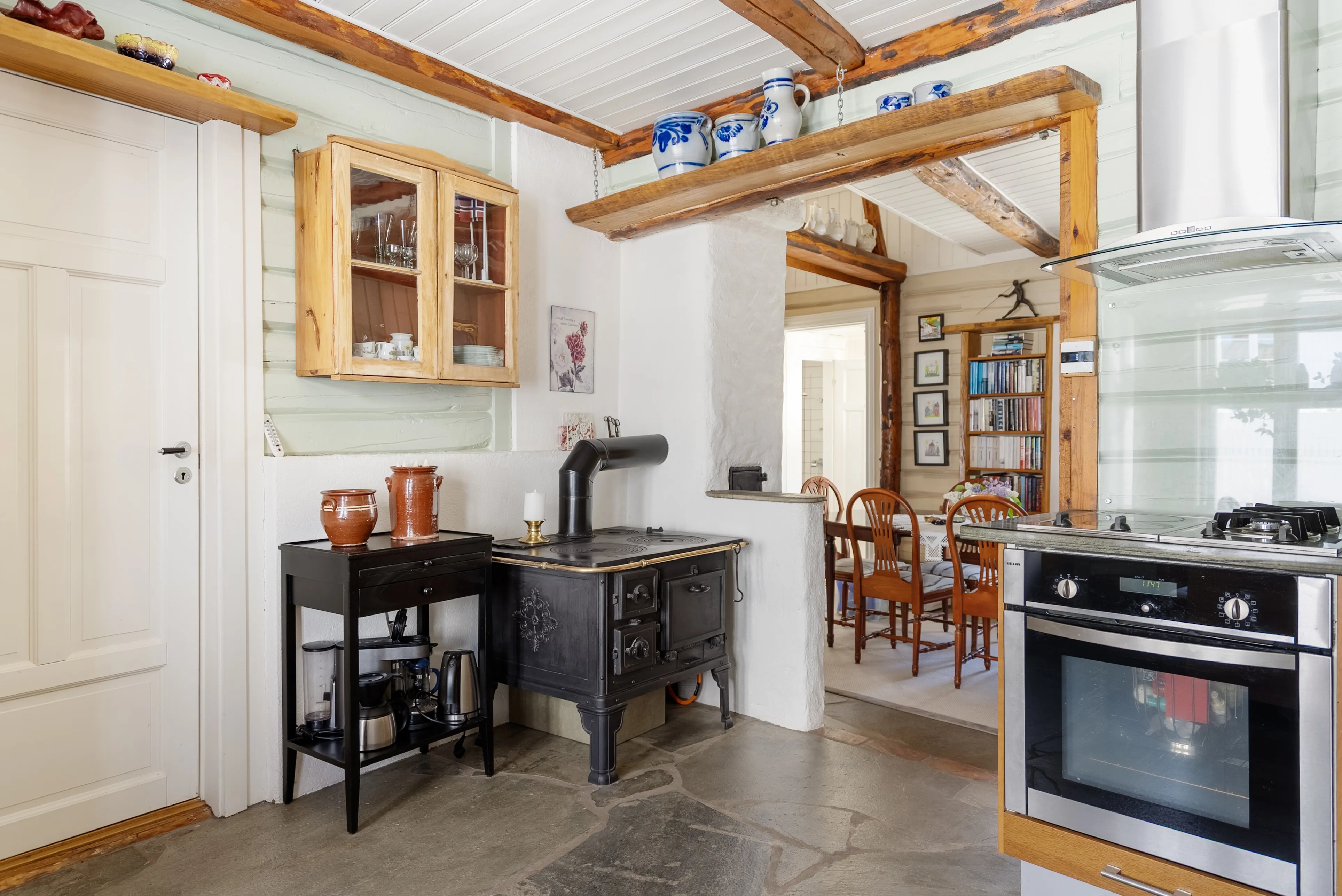 1881 Sandefjord House with Garden and Parking in Historic Vestfold Location - View image 7 of 47