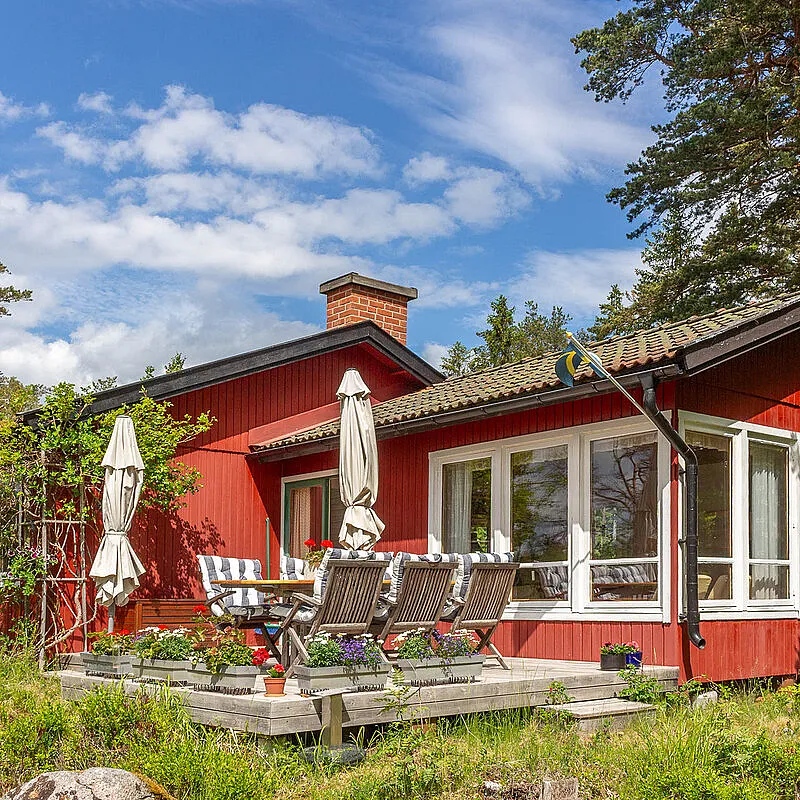 1960s Swedish Peninsula Retreat with Jetty and Traditional Wood-Fired Sauna