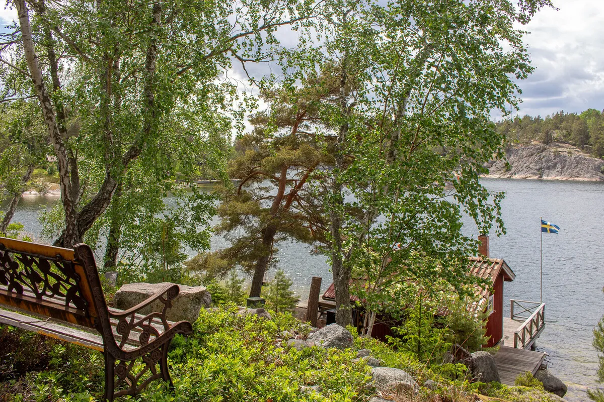 Zweeds vakantiehuis uit de jaren 60 op een schiereiland, met aanlegsteiger en traditionele houtgestookte sauna - Bekijk afbeelding 20 van 58