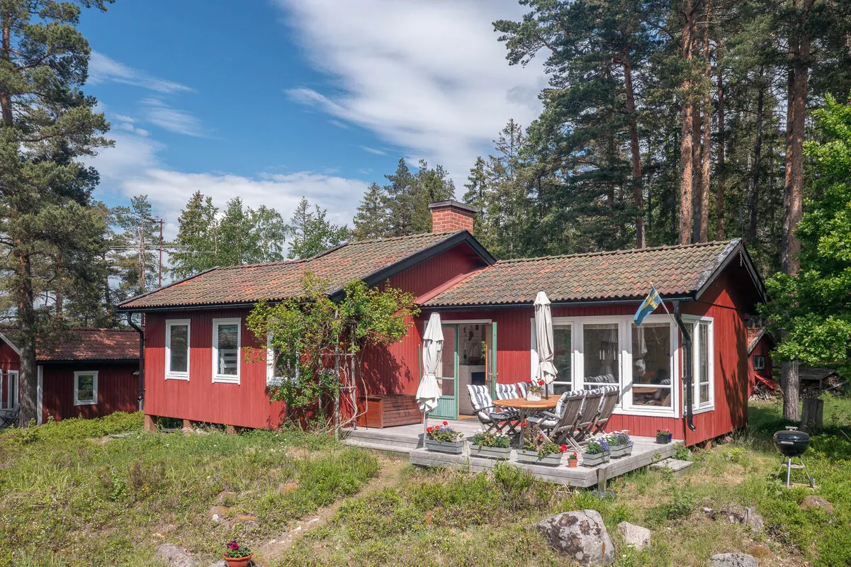 Zweeds vakantiehuis uit de jaren 60 op een schiereiland, met aanlegsteiger en traditionele houtgestookte sauna - Bekijk afbeelding 21 van 58