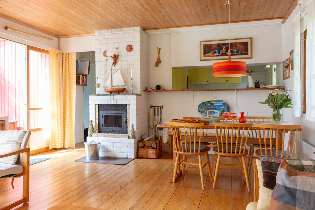 Zweeds vakantiehuis uit de jaren 60 op een schiereiland, met aanlegsteiger en traditionele houtgestookte sauna - Bekijk afbeelding 25 van 58