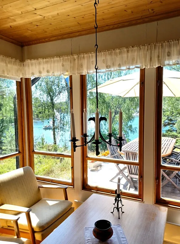 Zweeds vakantiehuis uit de jaren 60 op een schiereiland, met aanlegsteiger en traditionele houtgestookte sauna - Bekijk afbeelding 26 van 58