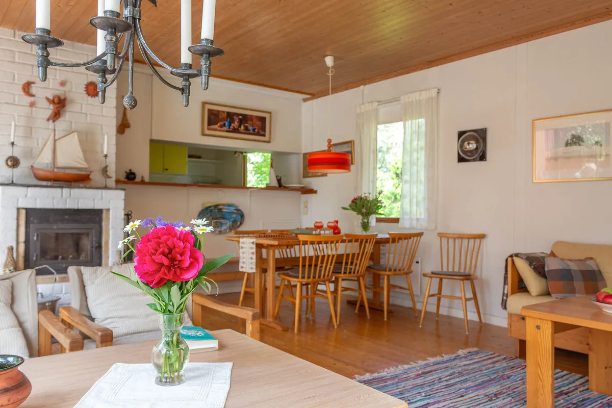Zweeds vakantiehuis uit de jaren 60 op een schiereiland, met aanlegsteiger en traditionele houtgestookte sauna - Bekijk afbeelding 28 van 58
