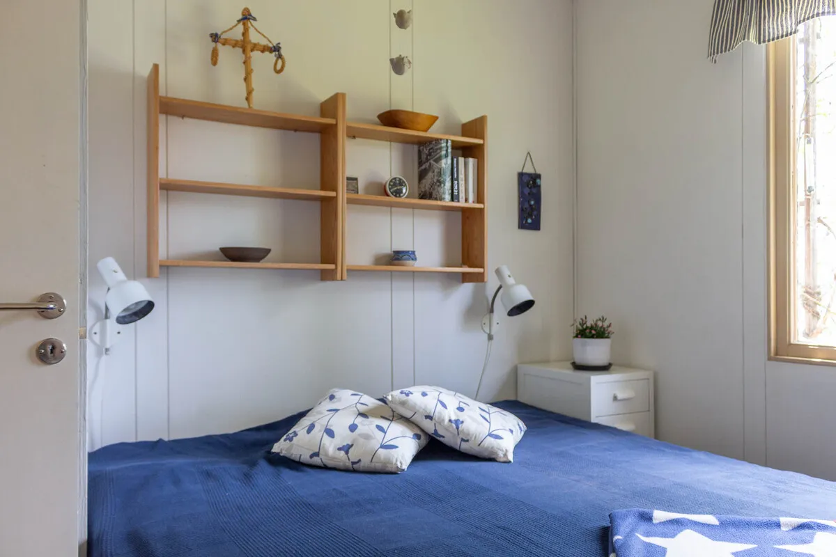 Zweeds vakantiehuis uit de jaren 60 op een schiereiland, met aanlegsteiger en traditionele houtgestookte sauna - Bekijk afbeelding 33 van 58