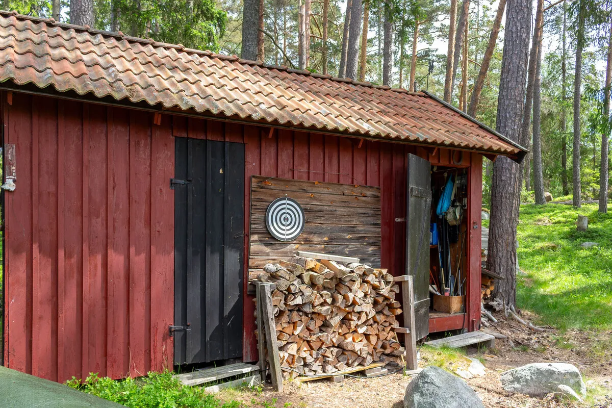 Zweeds vakantiehuis uit de jaren 60 op een schiereiland, met aanlegsteiger en traditionele houtgestookte sauna - Bekijk afbeelding 40 van 58