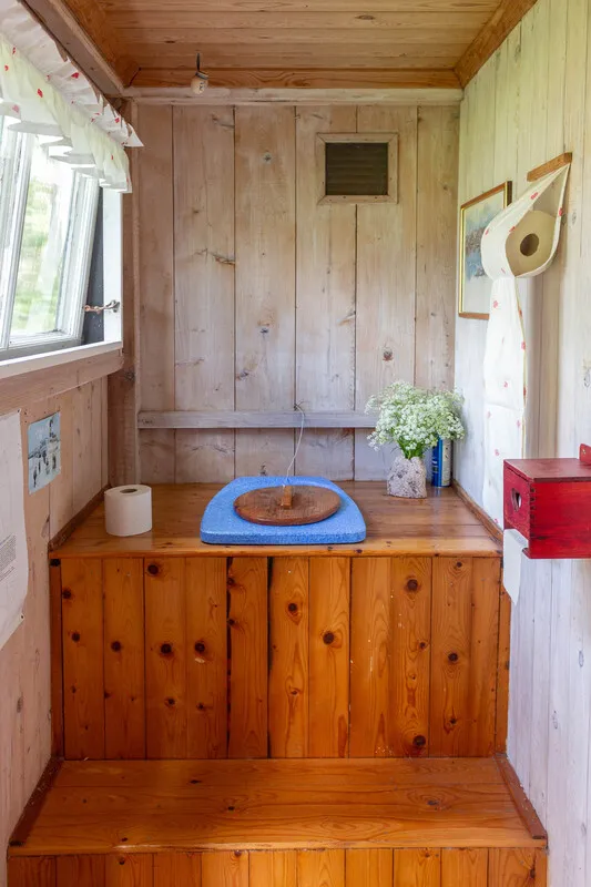 Zweeds vakantiehuis uit de jaren 60 op een schiereiland, met aanlegsteiger en traditionele houtgestookte sauna - Bekijk afbeelding 41 van 58
