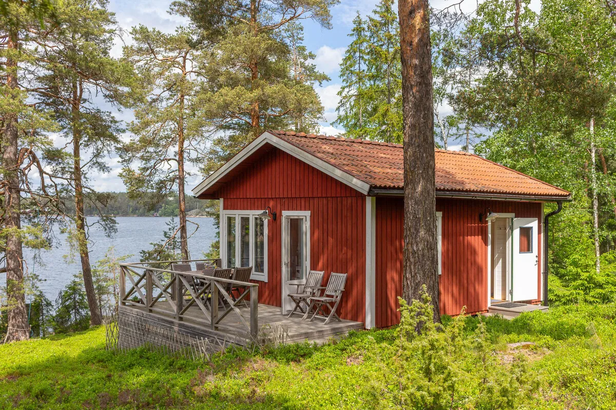 Zweeds vakantiehuis uit de jaren 60 op een schiereiland, met aanlegsteiger en traditionele houtgestookte sauna - Bekijk afbeelding 43 van 58