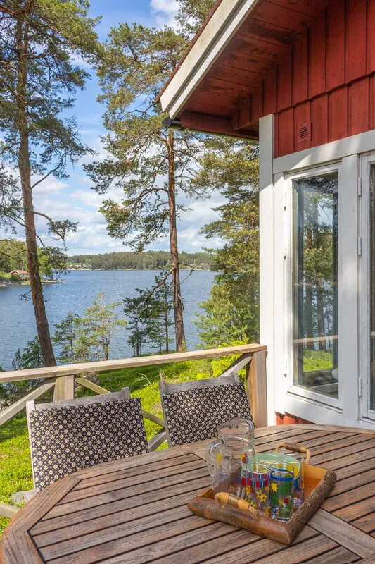 Zweeds vakantiehuis uit de jaren 60 op een schiereiland, met aanlegsteiger en traditionele houtgestookte sauna - Bekijk afbeelding 47 van 58