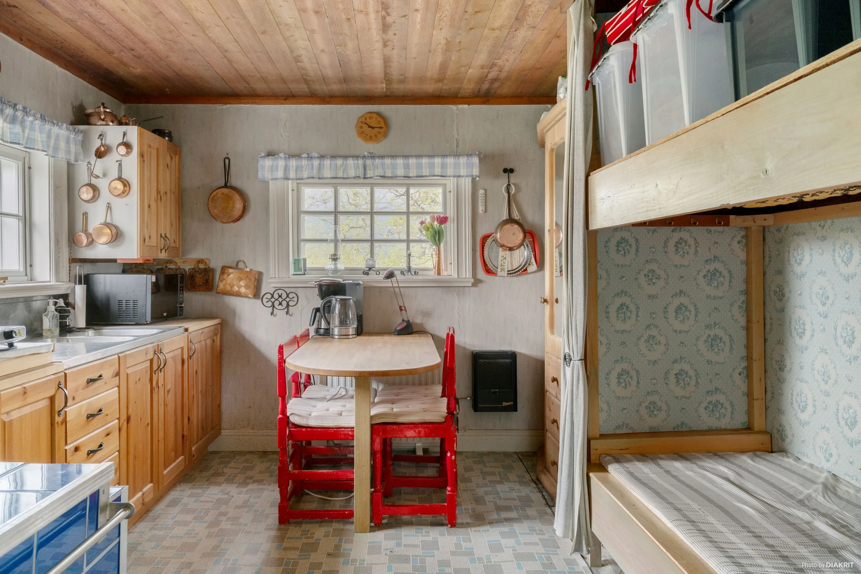 1960s Timber Cabin in Vilhelmina with Expansive Grounds and Terrace - View image 6 of 27