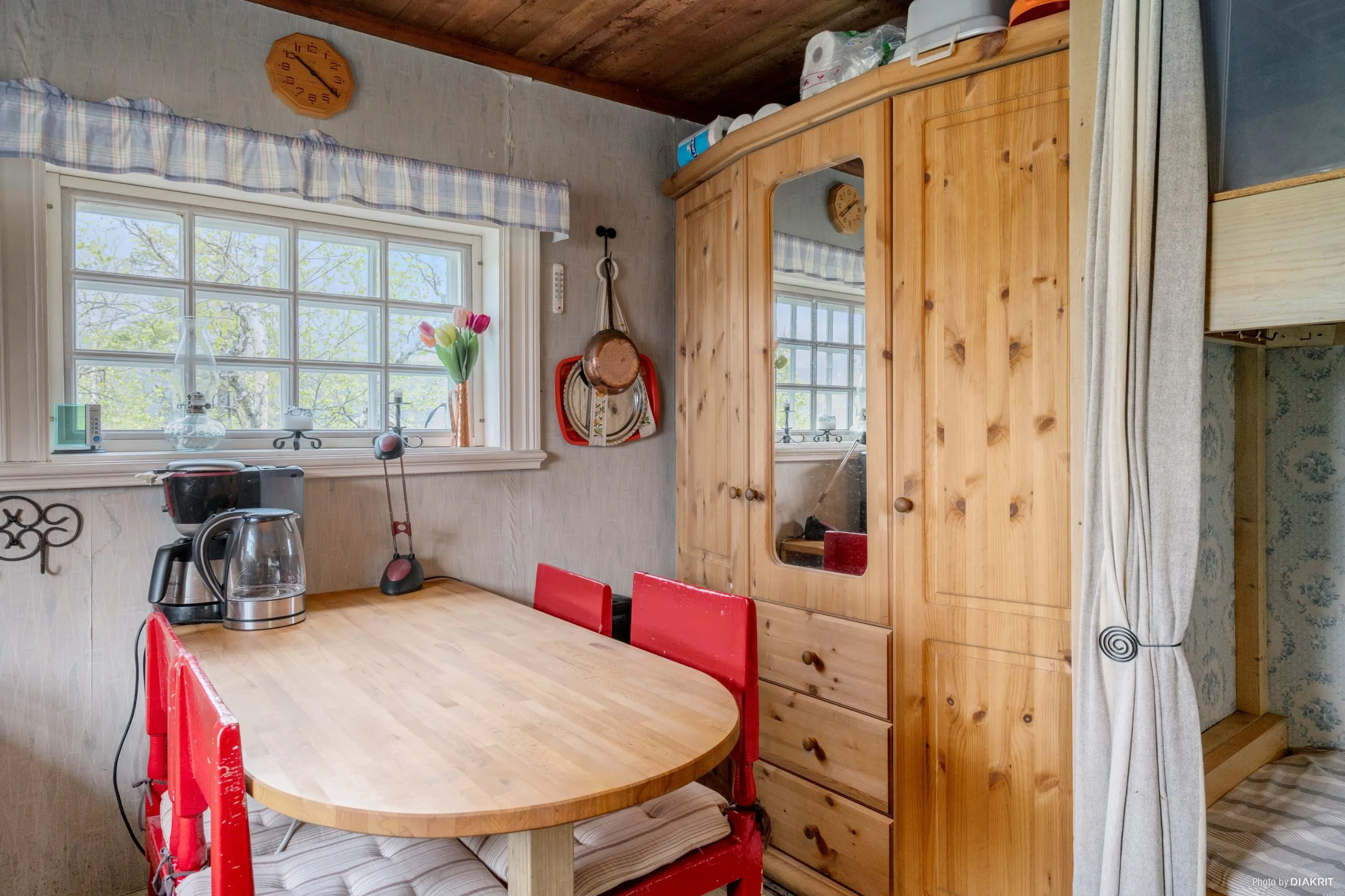 1960s Timber Cabin in Vilhelmina with Expansive Grounds and Terrace - View image 7 of 27