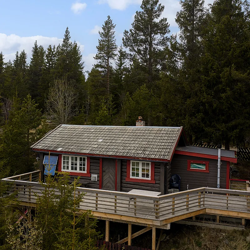 1950s Cabin in Norway's Scenic Highlands with Terrace and Solar Power