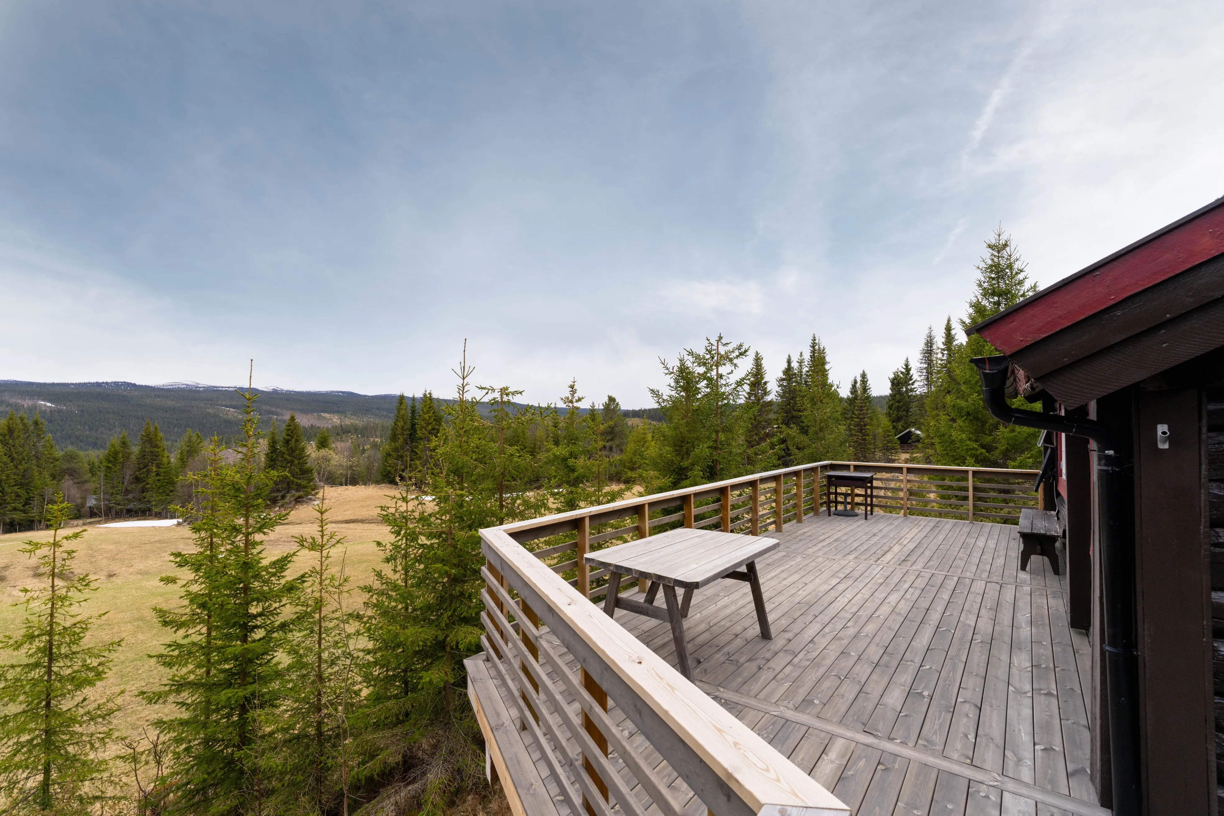 1950s Cabin in Norway's Scenic Highlands with Terrace and Solar Power - View image 8 of 33