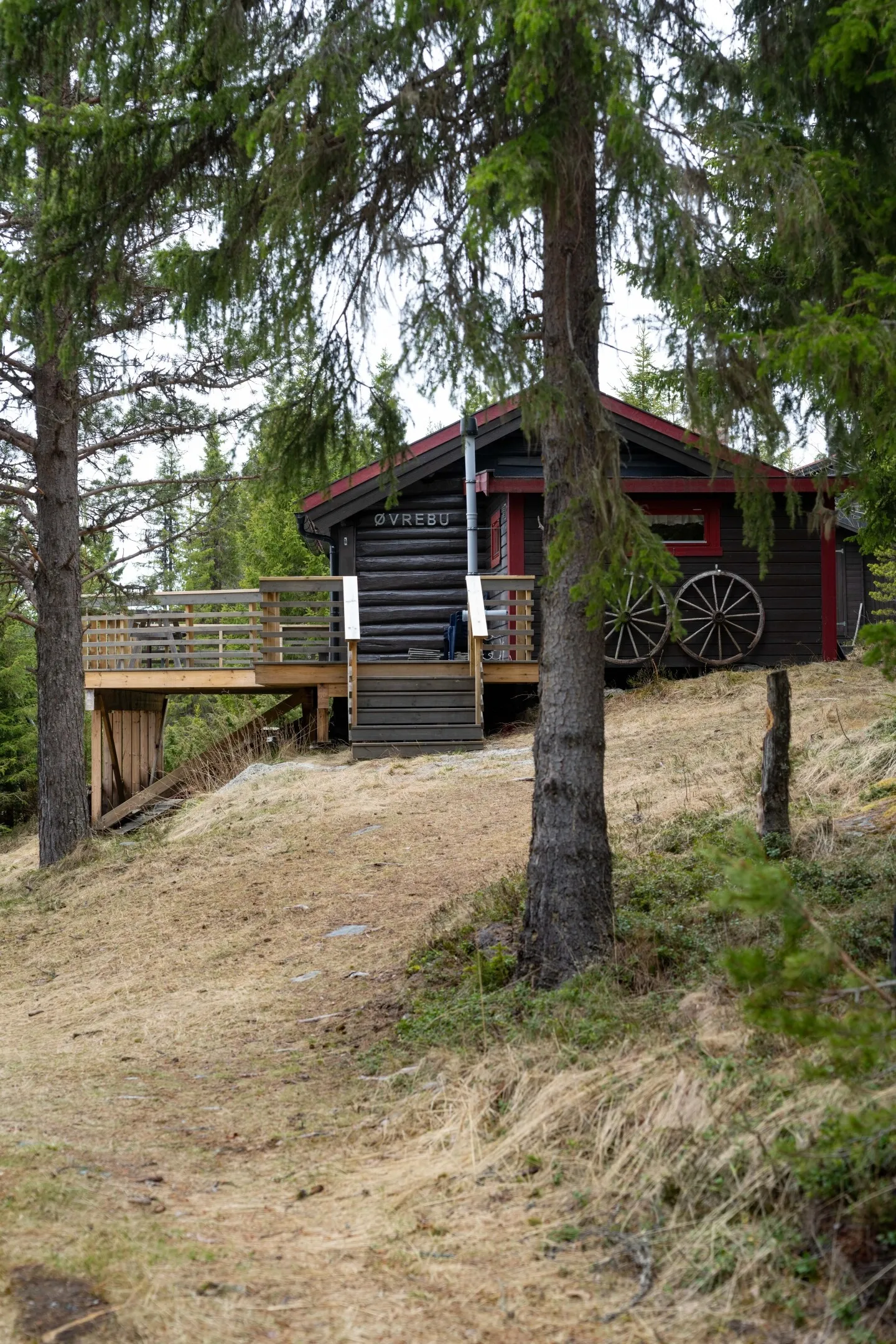 1950s Cabin in Norway's Scenic Highlands with Terrace and Solar Power - View image 9 of 33