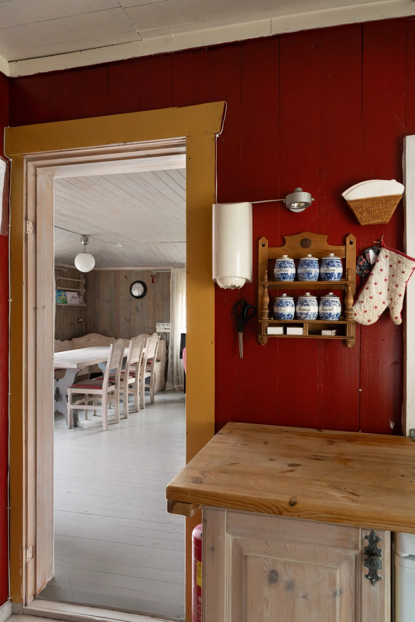 1950s Cabin in Norway's Scenic Highlands with Terrace and Solar Power - View image 19 of 33