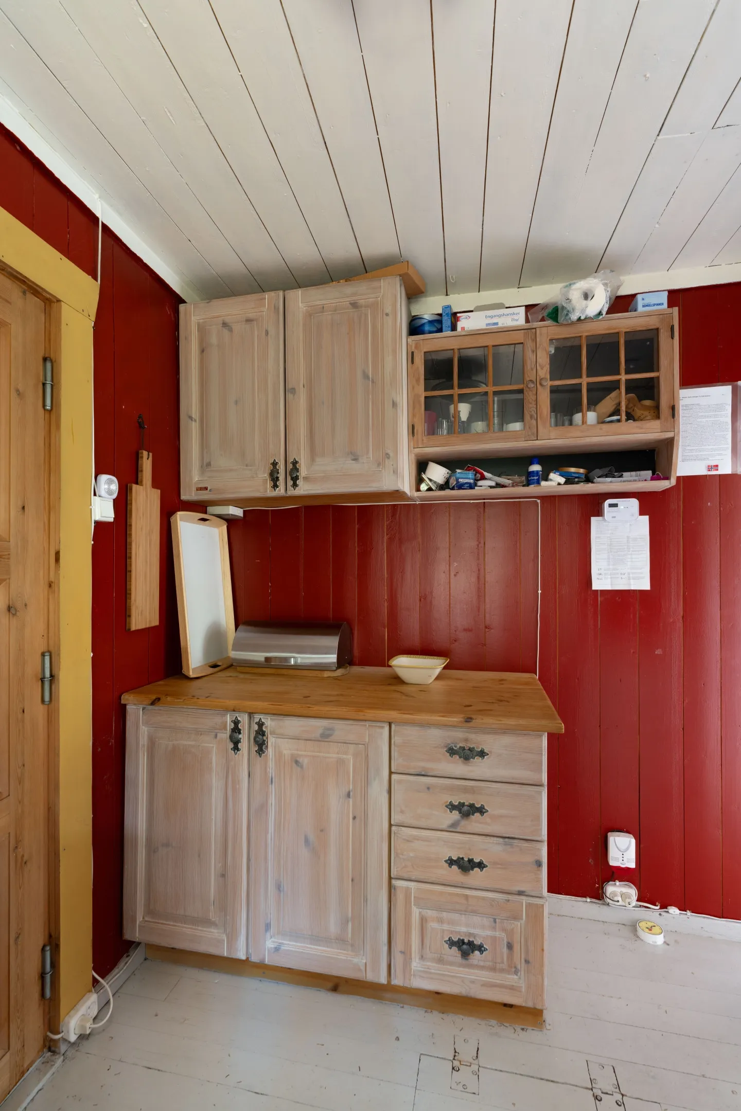 1950s Cabin in Norway's Scenic Highlands with Terrace and Solar Power - View image 20 of 33
