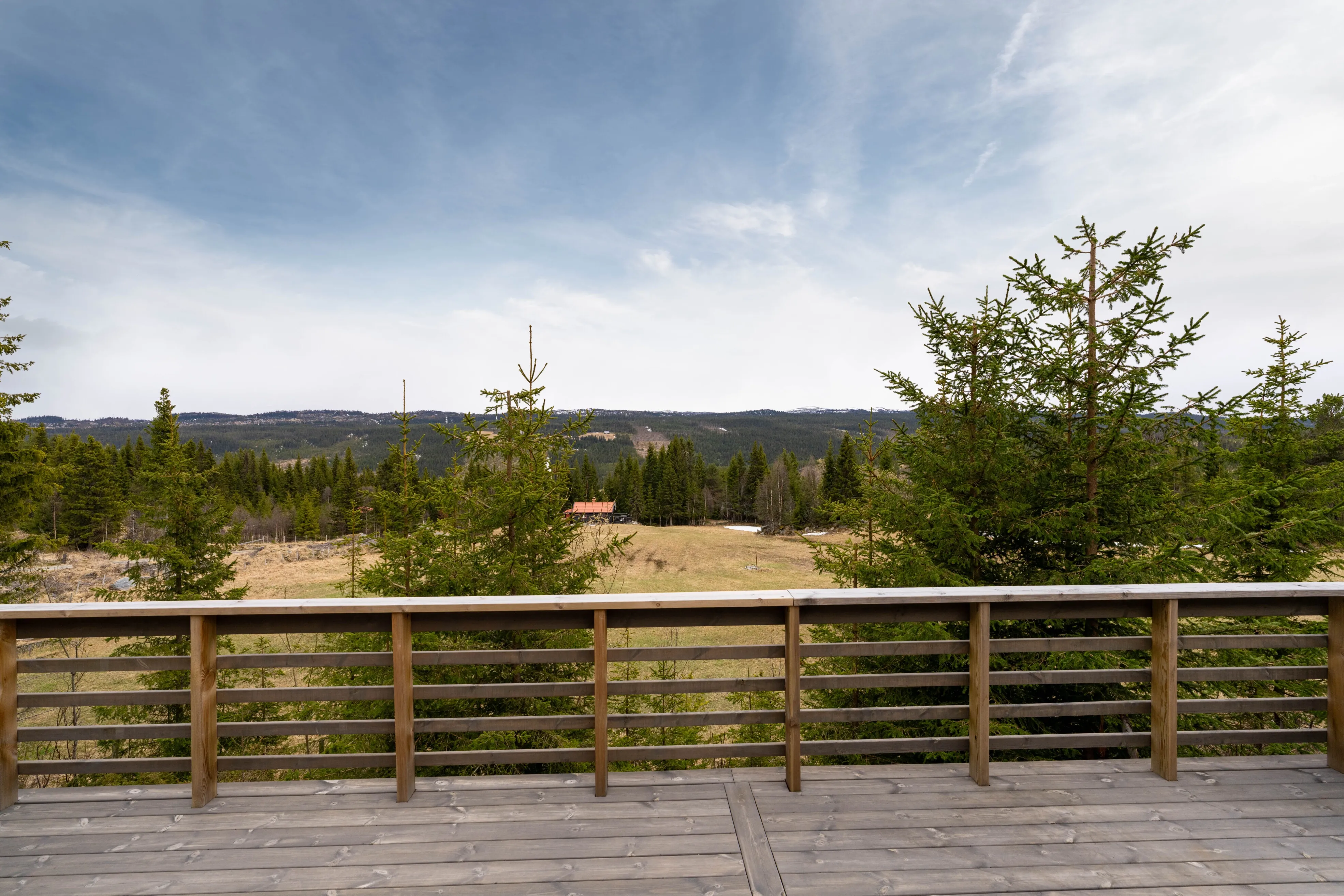 1950s Cabin in Norway's Scenic Highlands with Terrace and Solar Power - View image 23 of 33