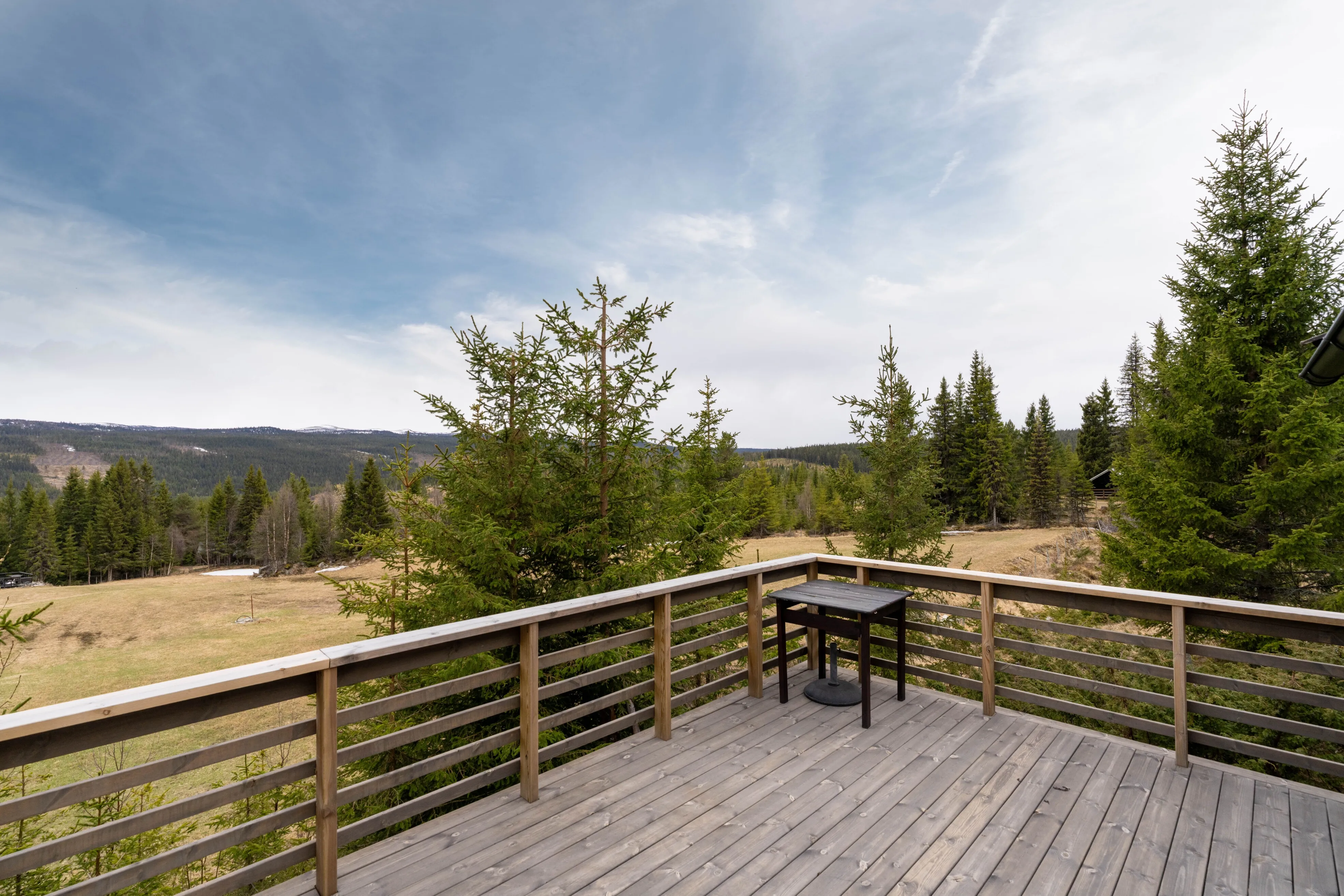 1950s Cabin in Norway's Scenic Highlands with Terrace and Solar Power - View image 24 of 33