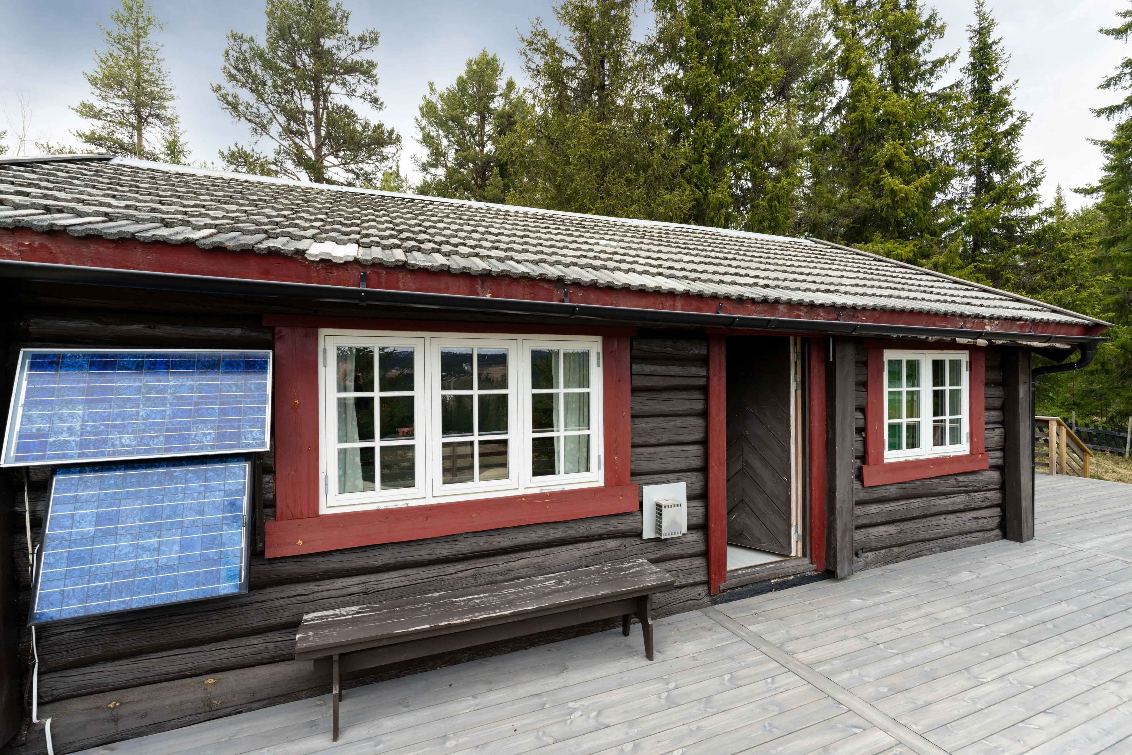 1950s Cabin in Norway's Scenic Highlands with Terrace and Solar Power - View image 27 of 33