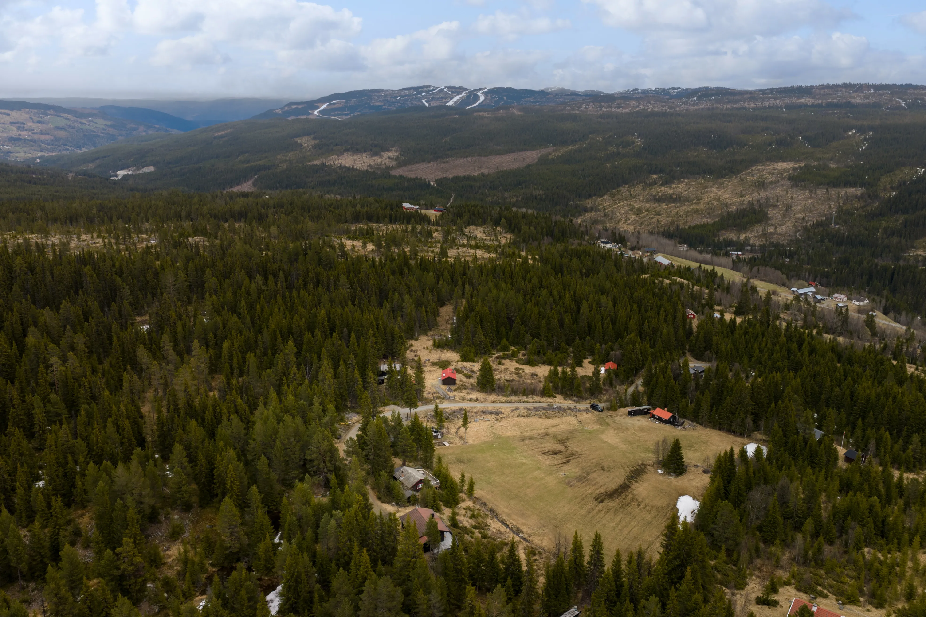 1950s Cabin in Norway's Scenic Highlands with Terrace and Solar Power - View image 33 of 33