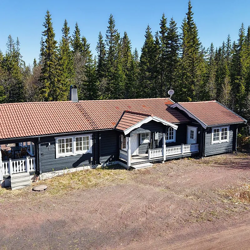 1990s Swedish Country House with 4 Bedrooms and Garage in Malung-Sälen