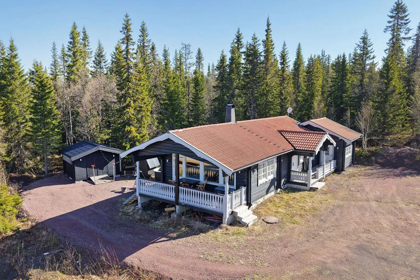 1990s Swedish Country House with 4 Bedrooms and Garage in Malung-Sälen - Image 2