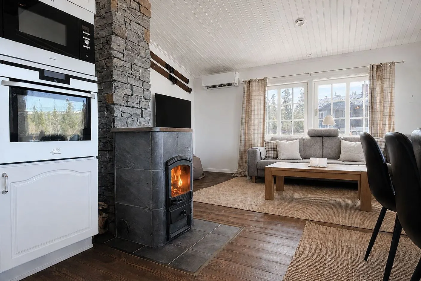 1990s Swedish Country House with 4 Bedrooms and Garage in Malung-Sälen - Image 4
