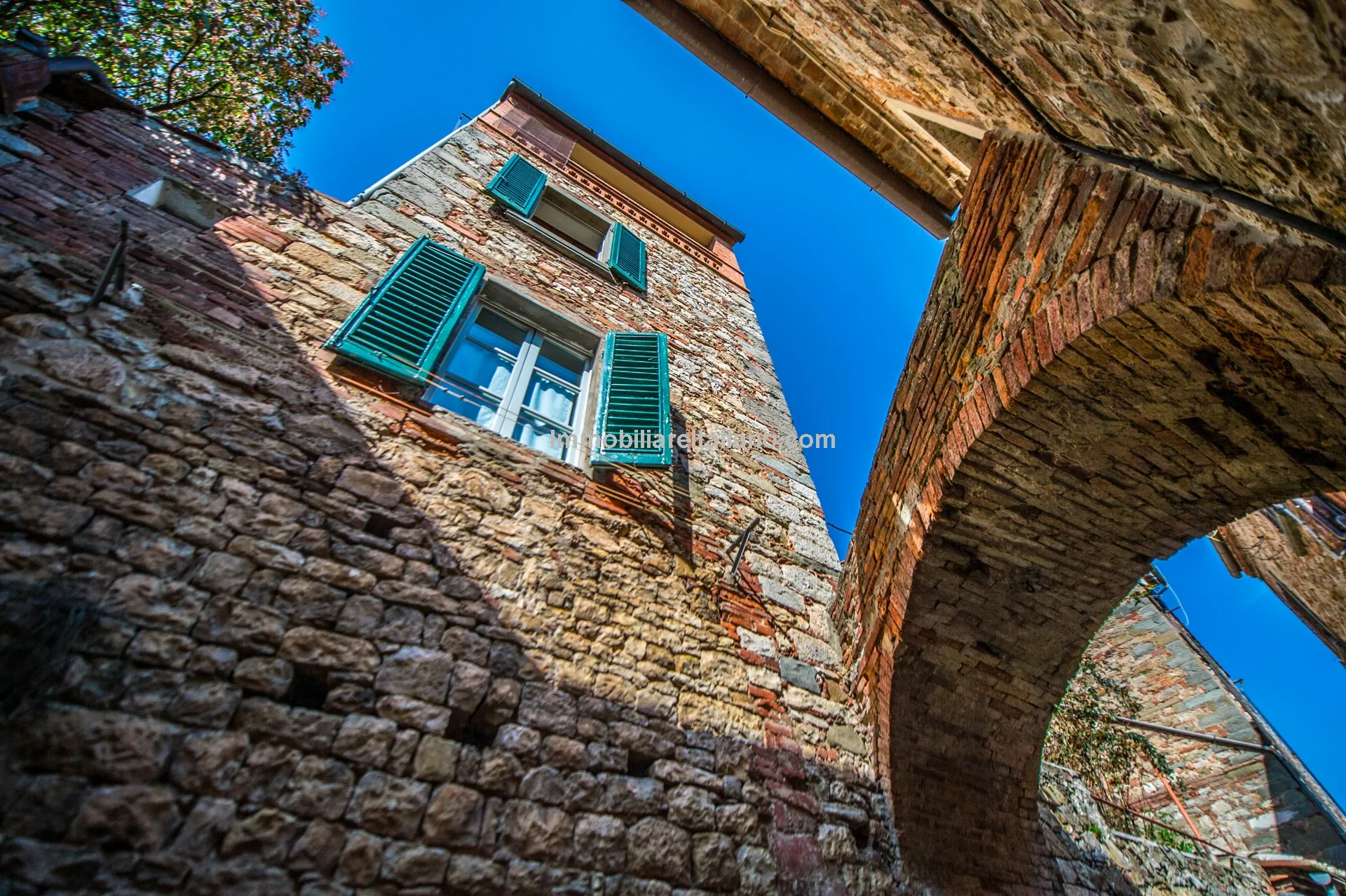 Elegant 4-Bedroom Townhouse with Terrace in Historic Lucignano, Tuscany - View image 8 of 51