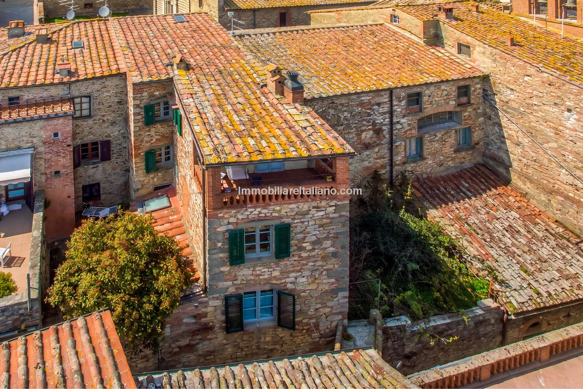 Elegant 4-Bedroom Townhouse with Terrace in Historic Lucignano, Tuscany - View image 10 of 51