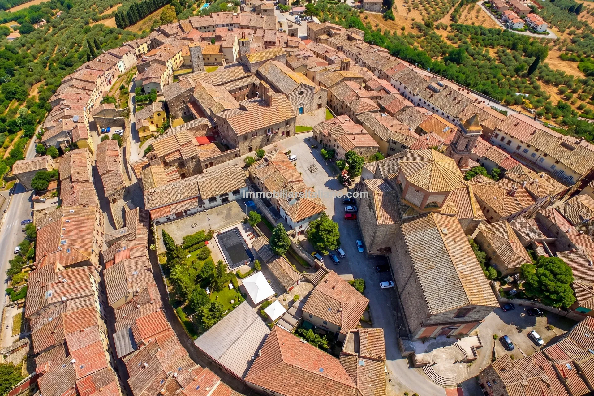 Elegant 4-Bedroom Townhouse with Terrace in Historic Lucignano, Tuscany - View image 13 of 51