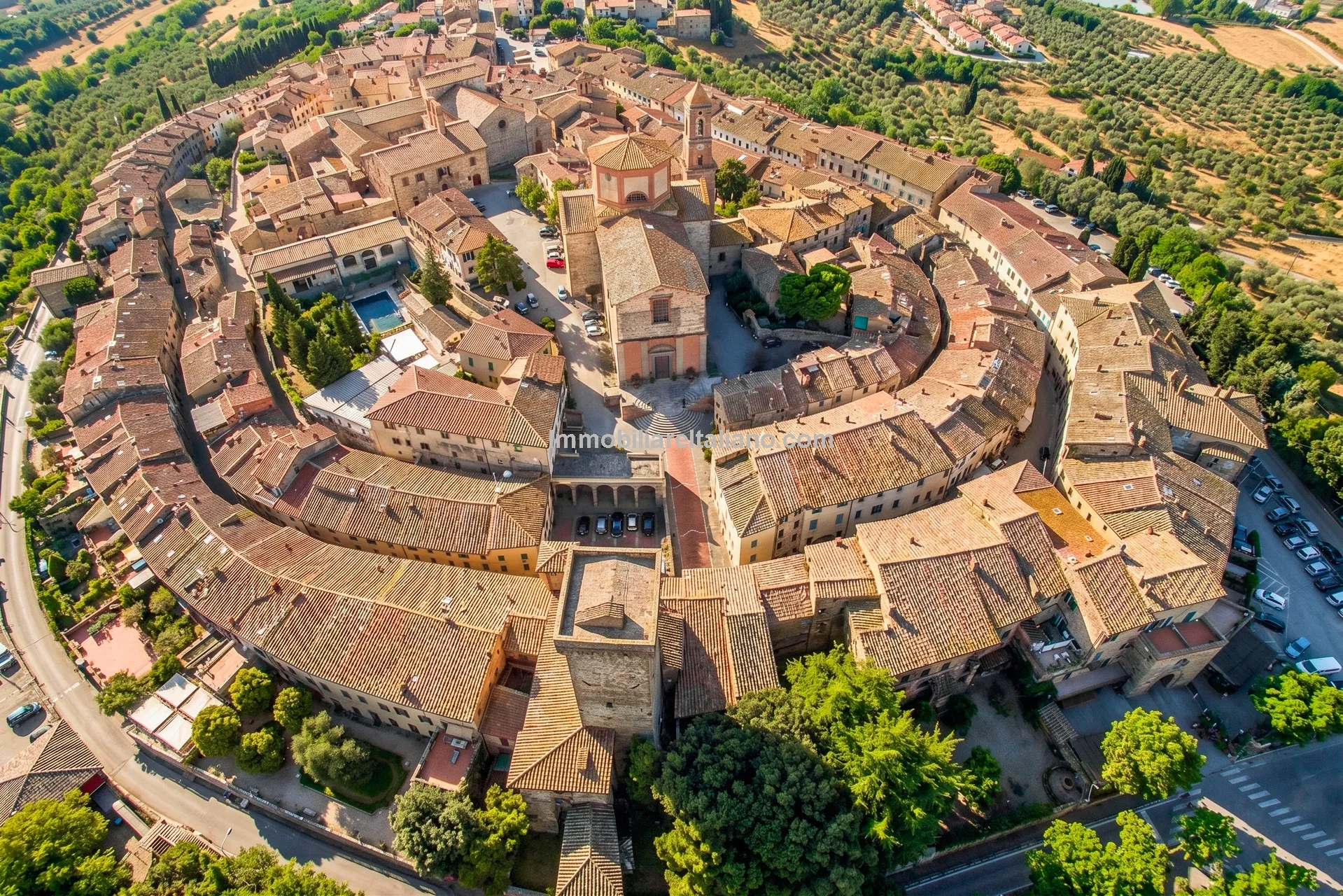 Elegant 4-Bedroom Townhouse with Terrace in Historic Lucignano, Tuscany - View image 15 of 51