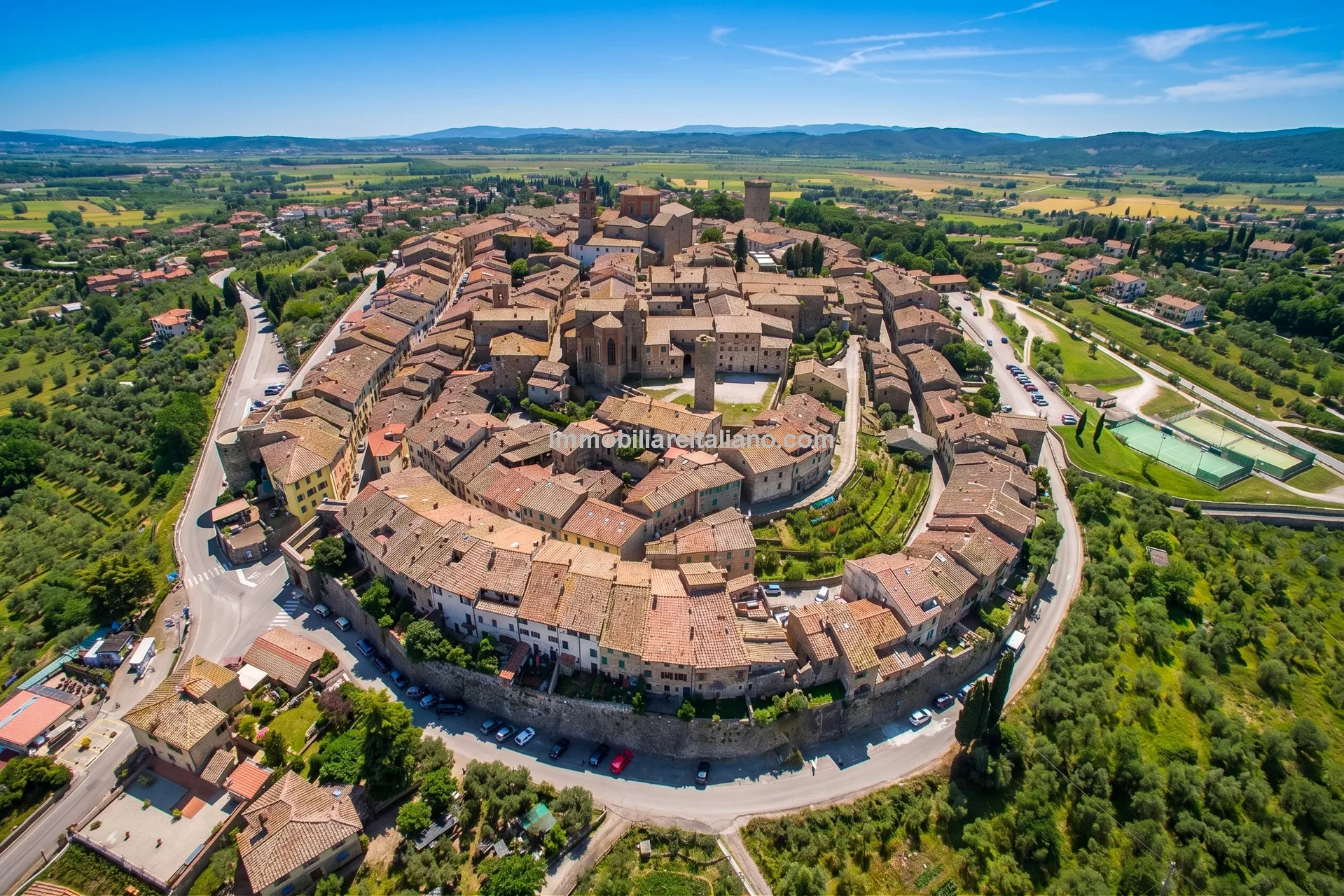 Elegant 4-Bedroom Townhouse with Terrace in Historic Lucignano, Tuscany - View image 16 of 51