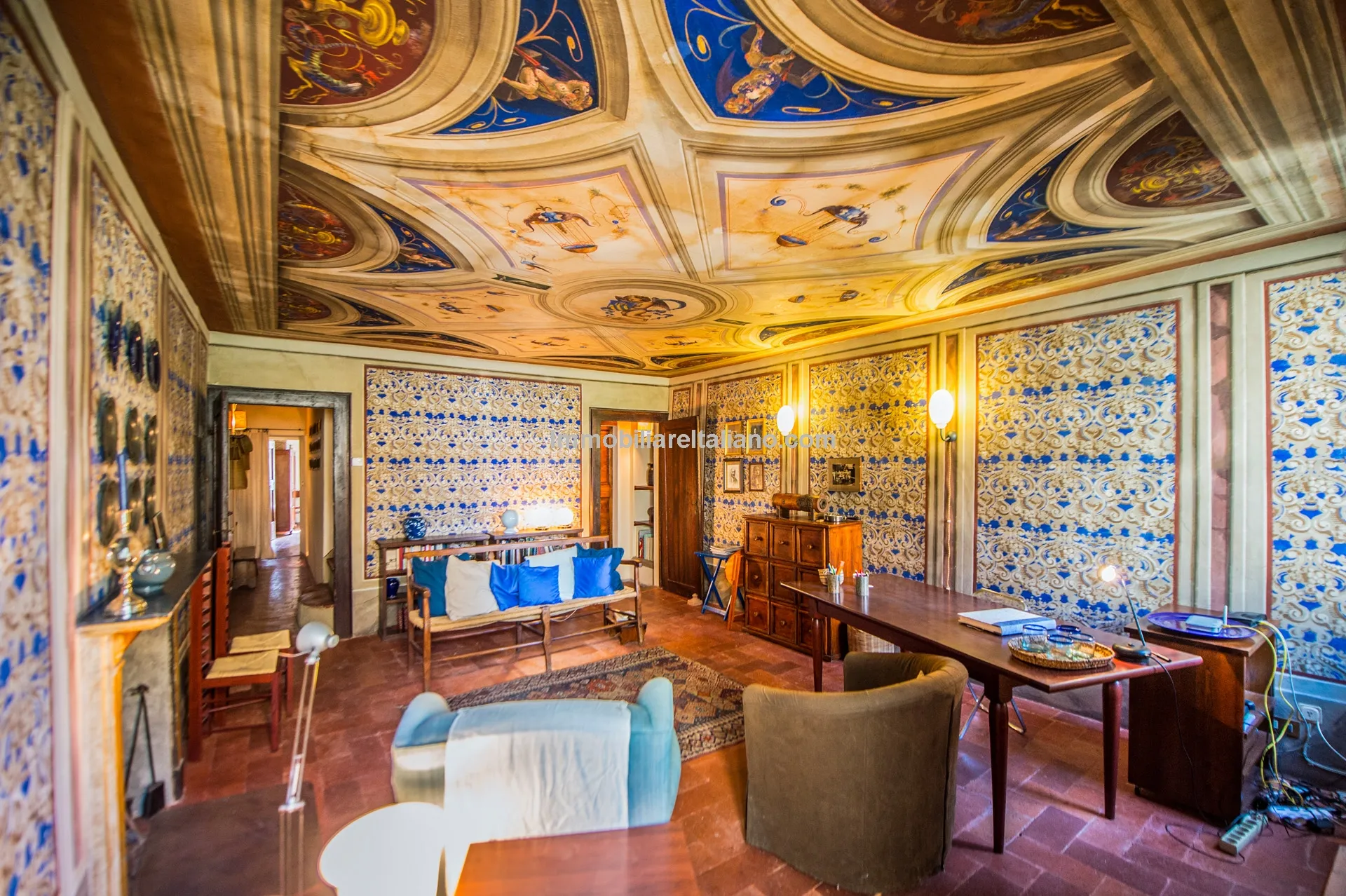 Elegant 4-Bedroom Townhouse with Terrace in Historic Lucignano, Tuscany - View image 22 of 51