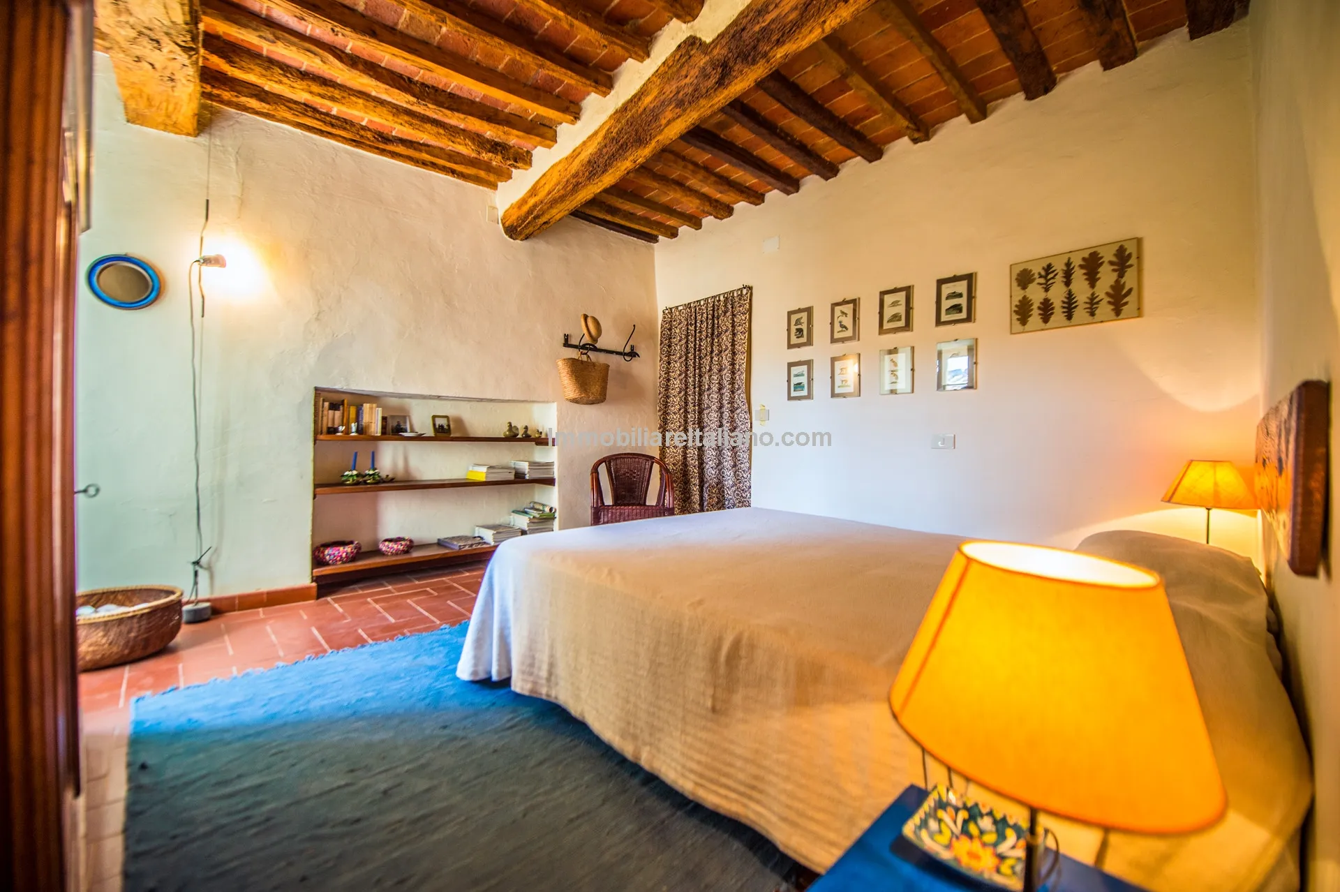 Elegant 4-Bedroom Townhouse with Terrace in Historic Lucignano, Tuscany - View image 29 of 51