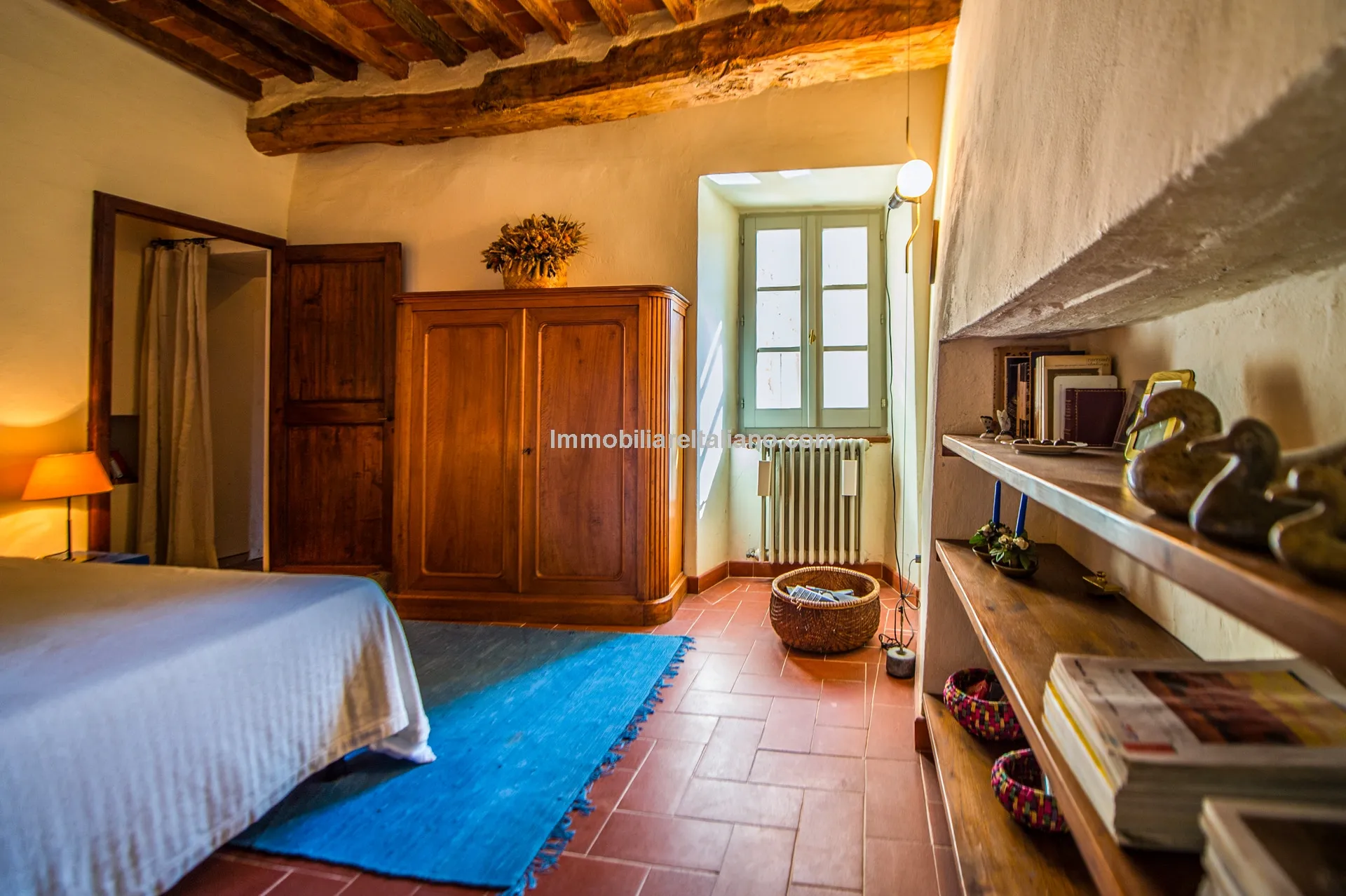 Elegant 4-Bedroom Townhouse with Terrace in Historic Lucignano, Tuscany - View image 30 of 51