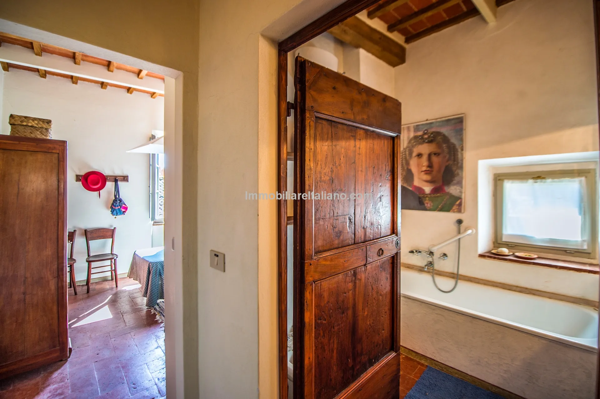 Elegant 4-Bedroom Townhouse with Terrace in Historic Lucignano, Tuscany - View image 34 of 51