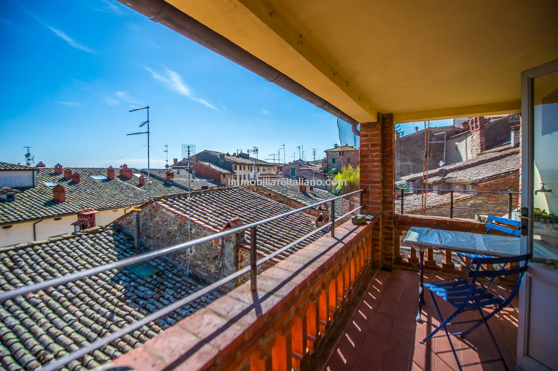 Elegant 4-Bedroom Townhouse with Terrace in Historic Lucignano, Tuscany - View image 41 of 51