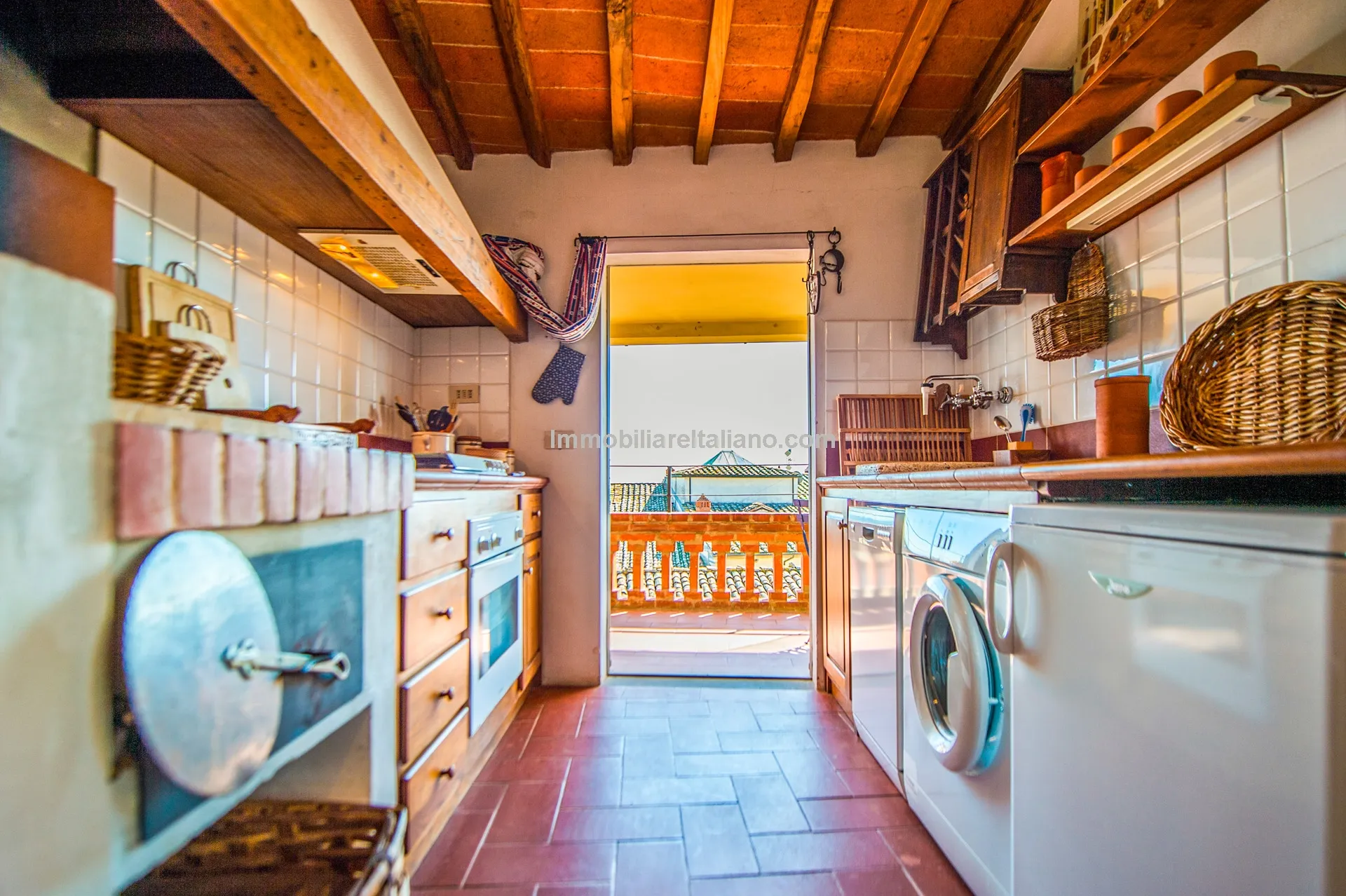 Elegant 4-Bedroom Townhouse with Terrace in Historic Lucignano, Tuscany - View image 44 of 51