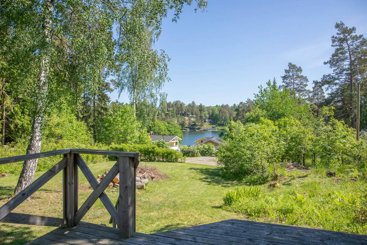 1970s Swedish Country House with Expansive Gardens and Terrace - Image 2