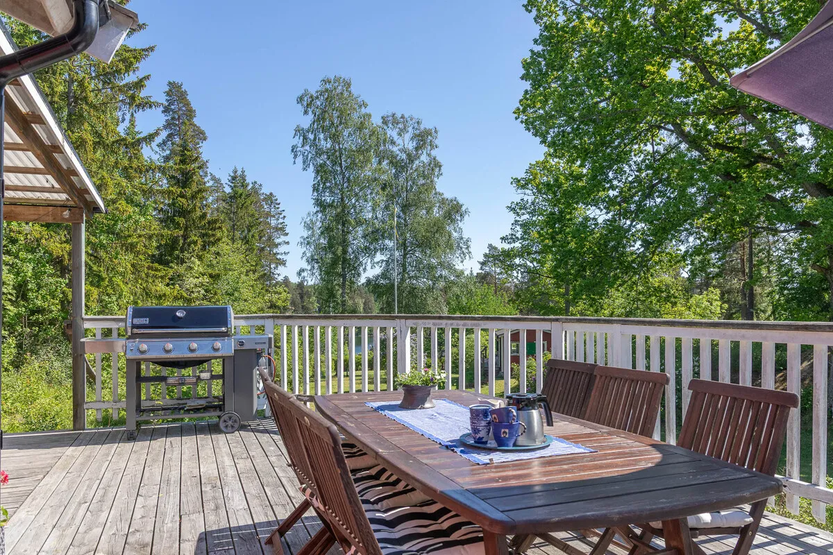 1970s Swedish Country House with Expansive Gardens and Terrace - View image 6 of 33