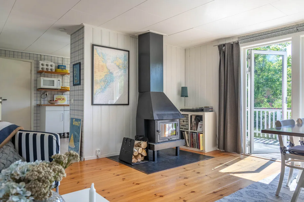 1970s Swedish Country House with Expansive Gardens and Terrace - View image 11 of 33