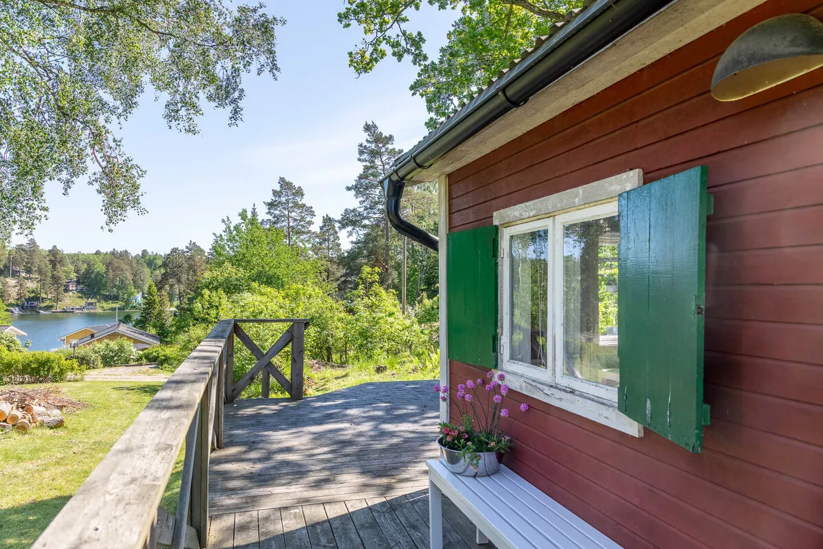 1970s Swedish Country House with Expansive Gardens and Terrace - View image 25 of 33