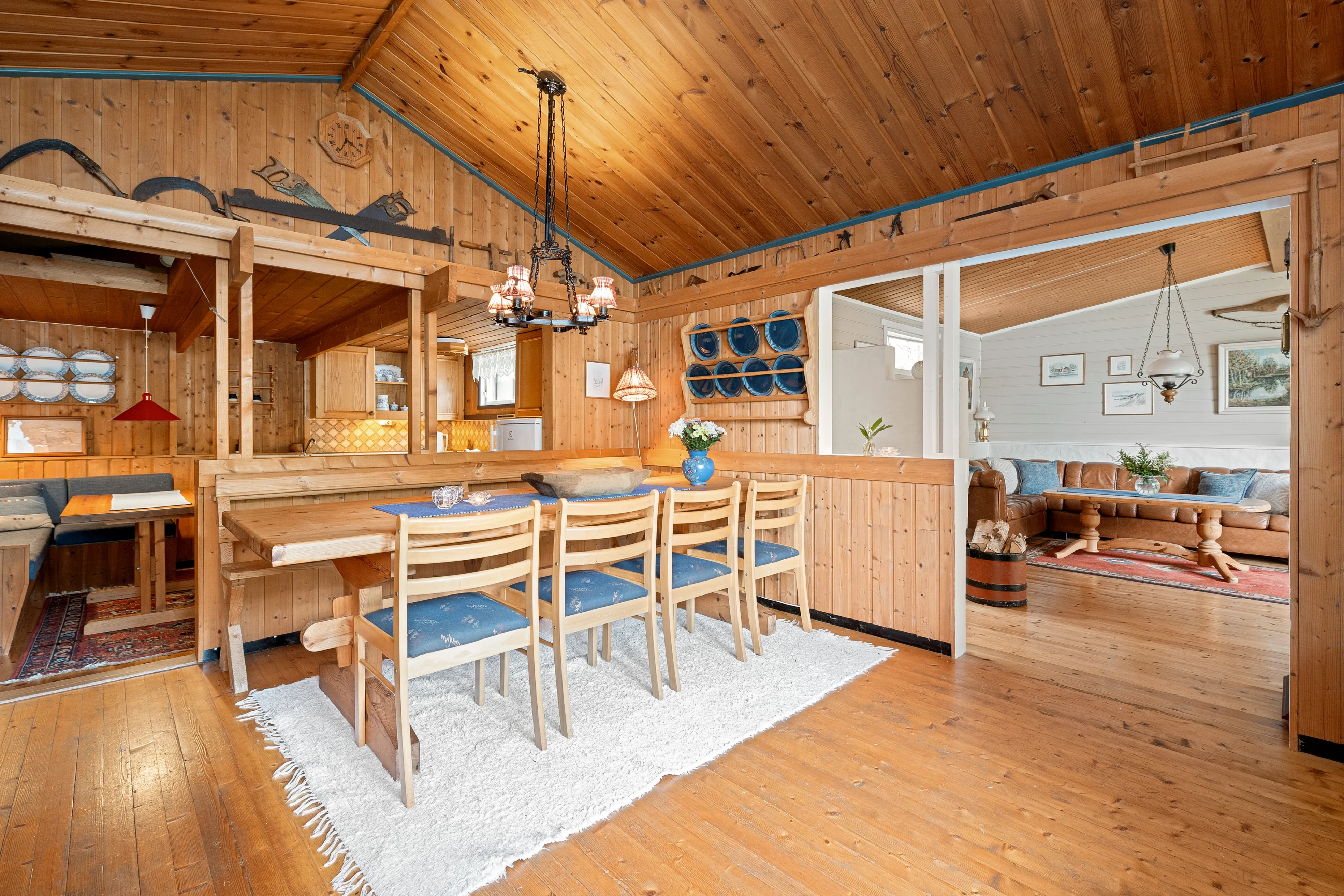 1960s Country House with Terrace and Garden in Scenic Midsund, Norway - View image 10 of 36