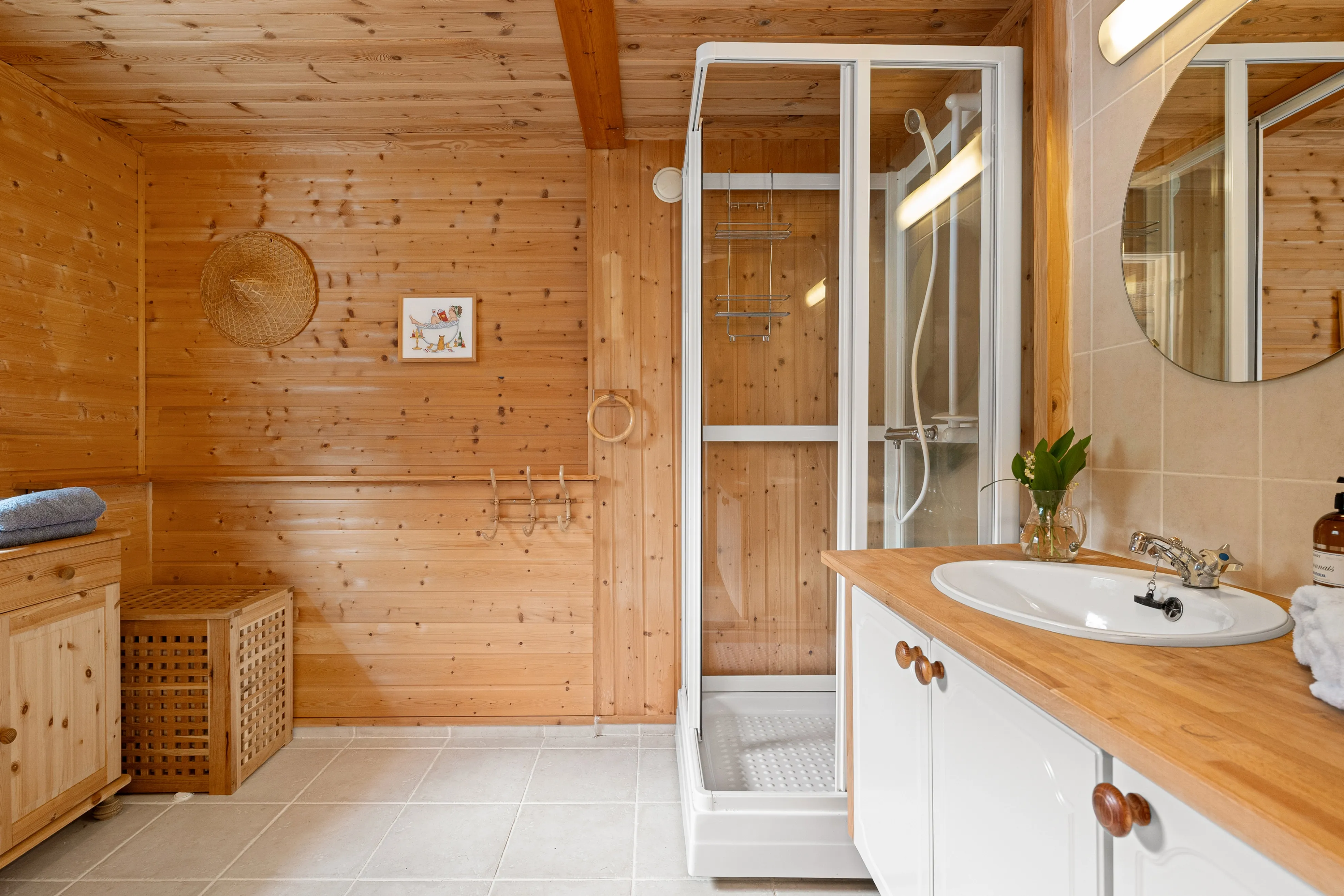 1960s Country House with Terrace and Garden in Scenic Midsund, Norway - View image 13 of 36
